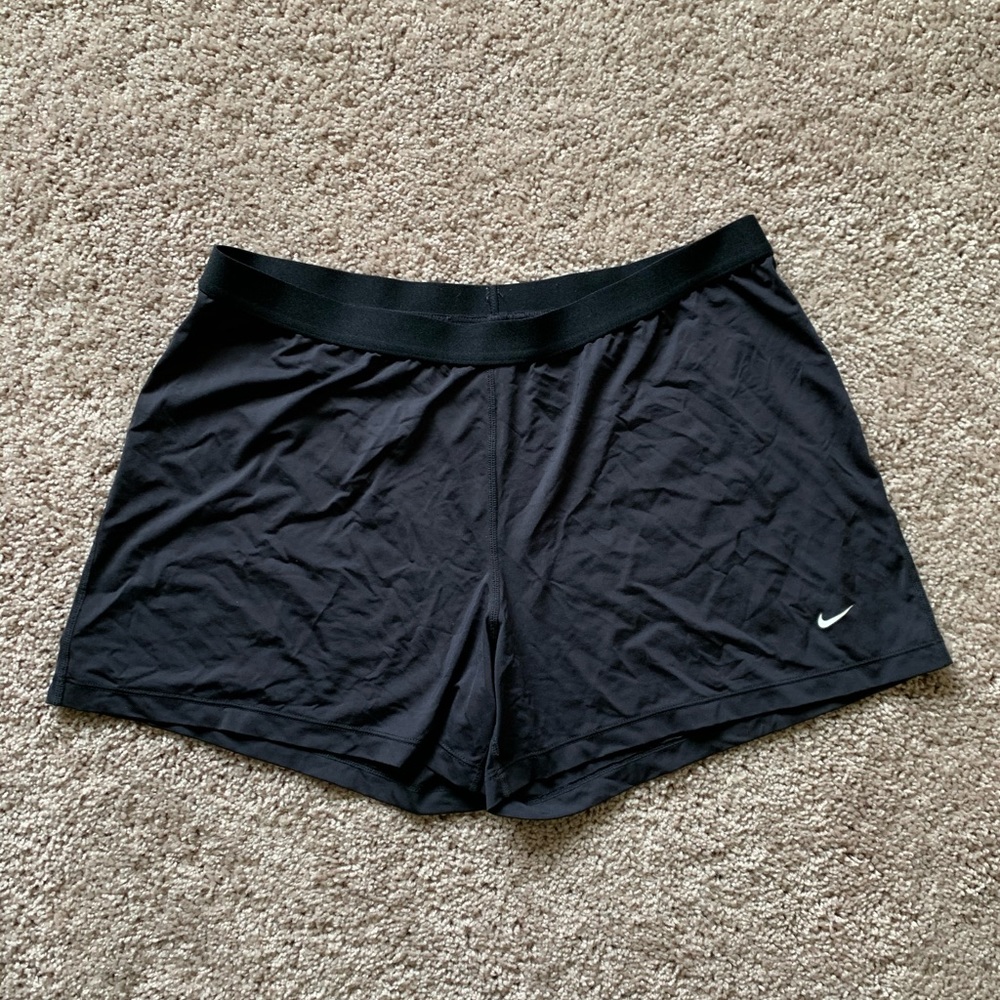 Women Nike shorts lg